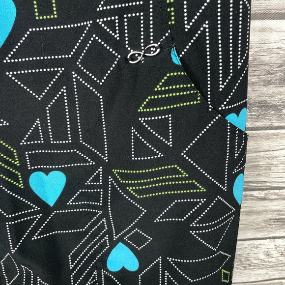 💙💚Geometric Heart Cherokee Infinity Scrub Top - Small - Picture 5 of 9